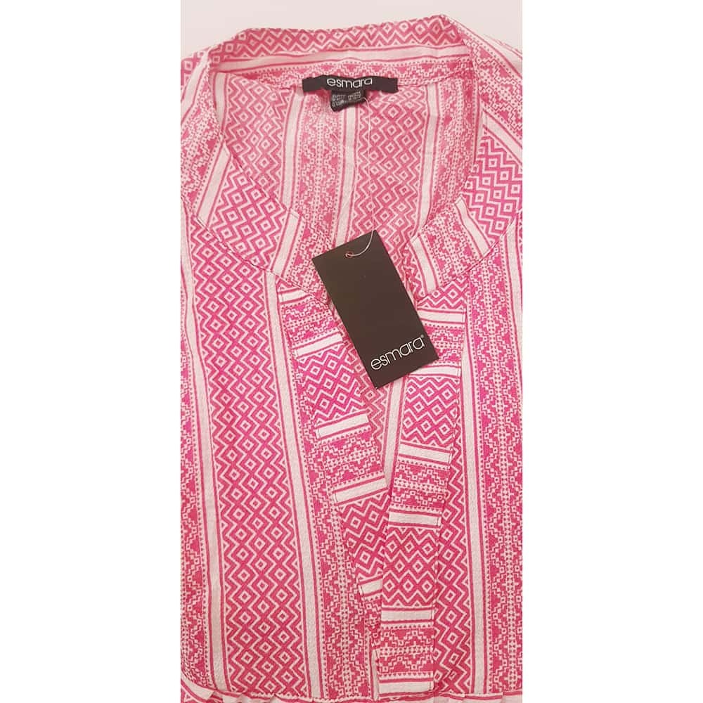  نمای نزدیک پیراهن زنانه اسمارا مدل C1011 با رنگ صورتی و سایزهای 38-36، 42-40 با قیمت 300000 تومان 