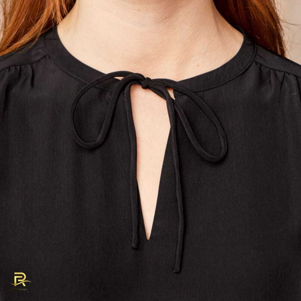  نمای طرح یقه پیراهن مجلسی طرح دار زنانه اسمارا مدل C1376 بارنگ مشکی و سایز 42 و قیمت 351000 تومان 